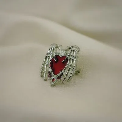 Kalp Detaylı Mineli Gölge Örümcek Yüzüğü Kırmızı