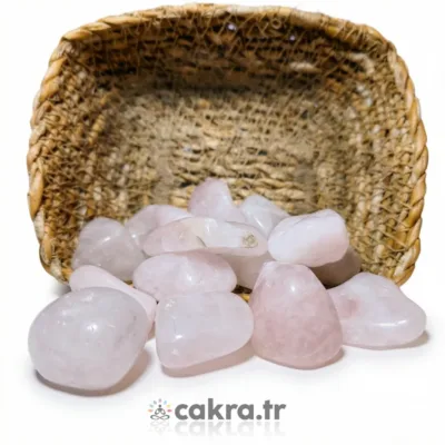 Pembe Kuvars Tamburlu 3 cm — açık pembe tonlarda, tamburlama ile pürüzsüzleştirilmiş parlak doğal taş (yakın plan).